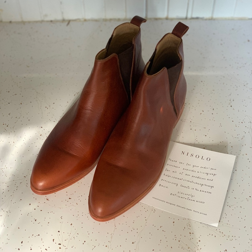 New: Nisolo Chelsea Boot, Womens sz 10. Never Worn.